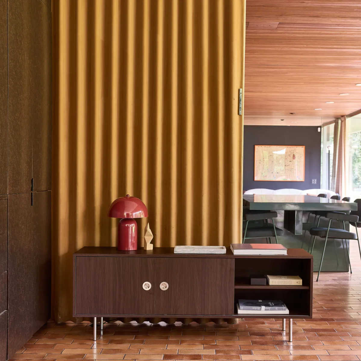 sweeek Mobile TV vintage in legno e acciaio inossidabile a 2 ante, 140cm