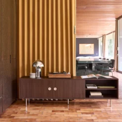 sweeek Mobile TV vintage in legno e acciaio inossidabile 2 ante, 180cm