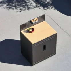 sweeek Modulo cucina da esterno in acciaio con dettagli in legno a 2 ante e 1 gancio, 80cm