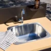 sweeek Modulo cucina da esterno in acciaio e decorazione in legno 1 lavello 2 ante 1 gancio, 80cm