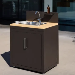 sweeek Modulo cucina da esterno in acciaio e decorazione in legno 1 lavello 2 ante 1 gancio, 80cm
