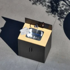 sweeek Modulo cucina da esterno in acciaio e decorazione in legno 1 lavello 2 ante 1 gancio, 80cm