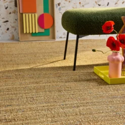 sweeek Moquette interna/esterna ad effetto juta chiaro con accenti colorati