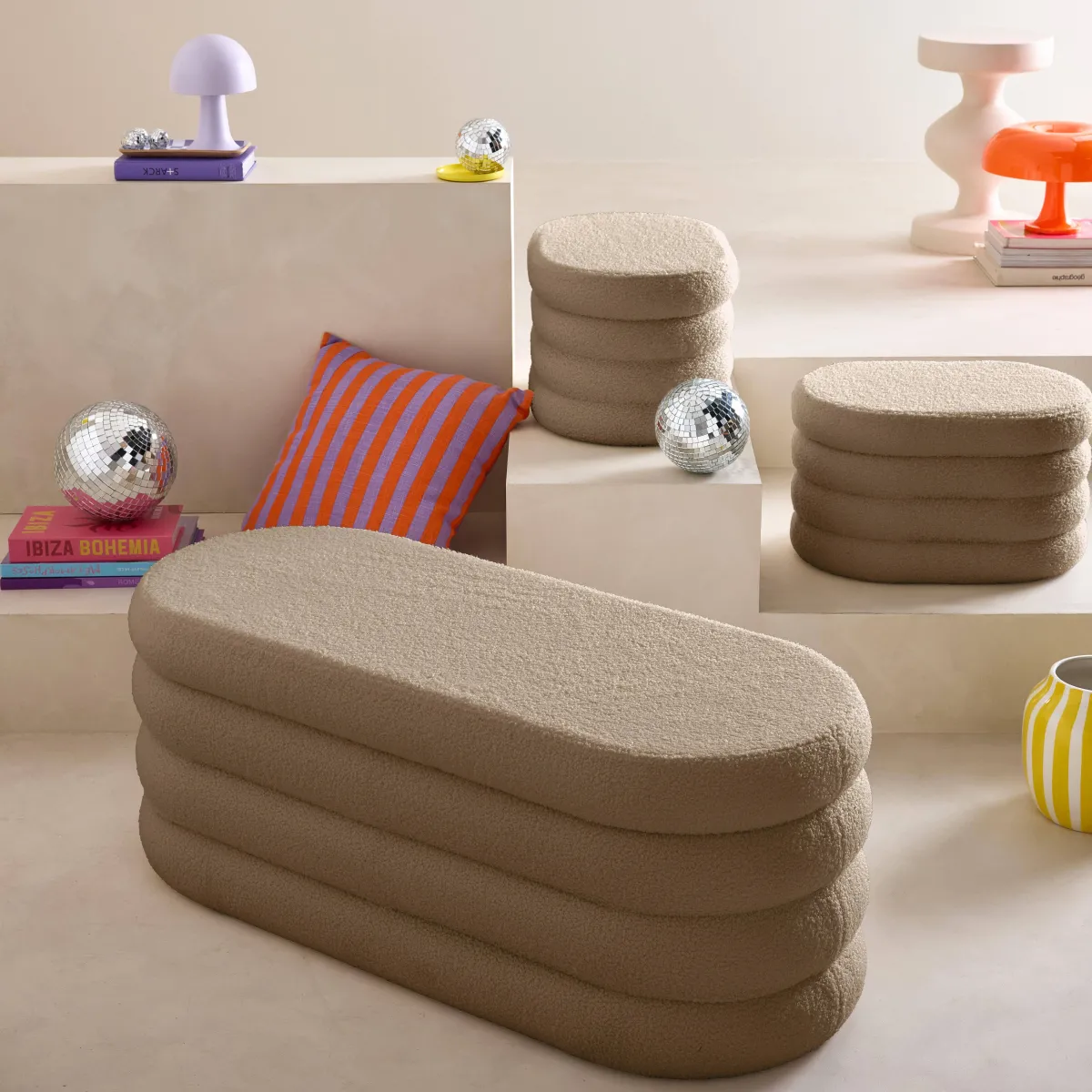 sweeek Panca contenitore con 2 pouf contenitori bouclé