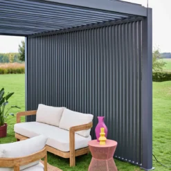 sweeek Pergola bioclimatica in alluminio 3x4m + 3 persiane verticali 1,3m