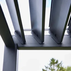 sweeek Pergola bioclimatica 3x4 in alluminio + 3 persiane da 1.3m
