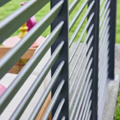 sweeek Pergola bioclimatica 3x4 in alluminio + 3 persiane da 1.3m