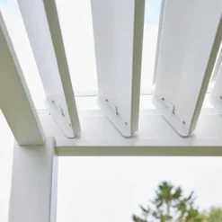 sweeek Pergola bioclimatica 3x4 in alluminio + 3 tende da 1m