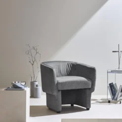 sweeek Poltrona in tessuto con schienale e base arrotondata