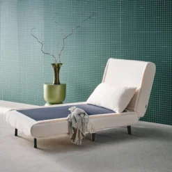 sweeek Poltrona letto bouclé con base in legno