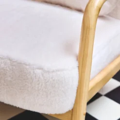 sweeek Poltrona scandinava arrotondata in legno di hevea