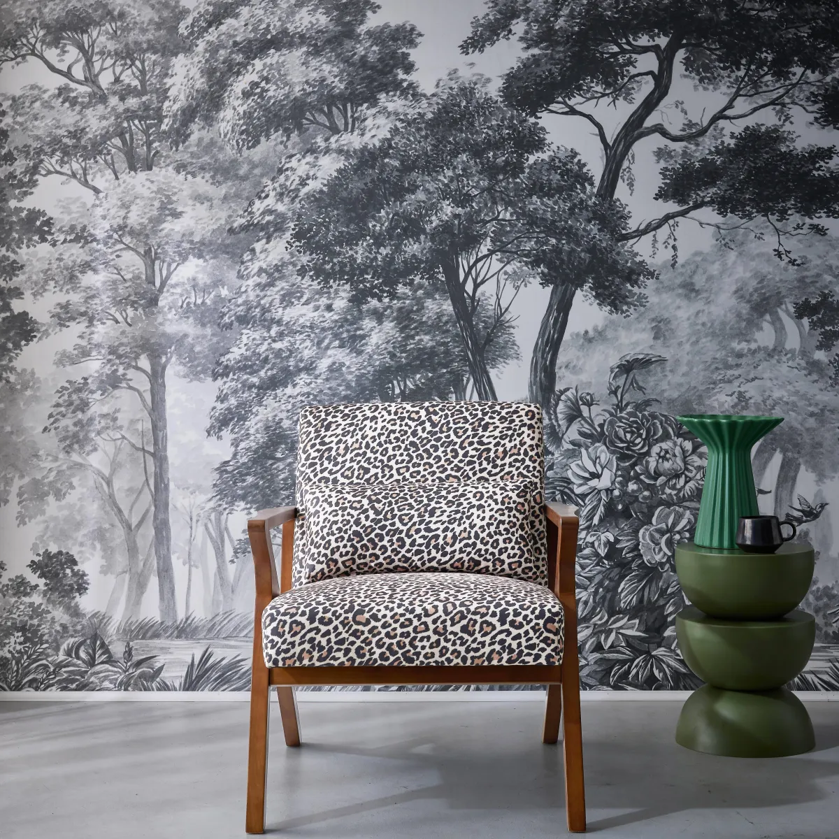 sweeek Poltrona scandinava in legno di hevea e stampa leopardo