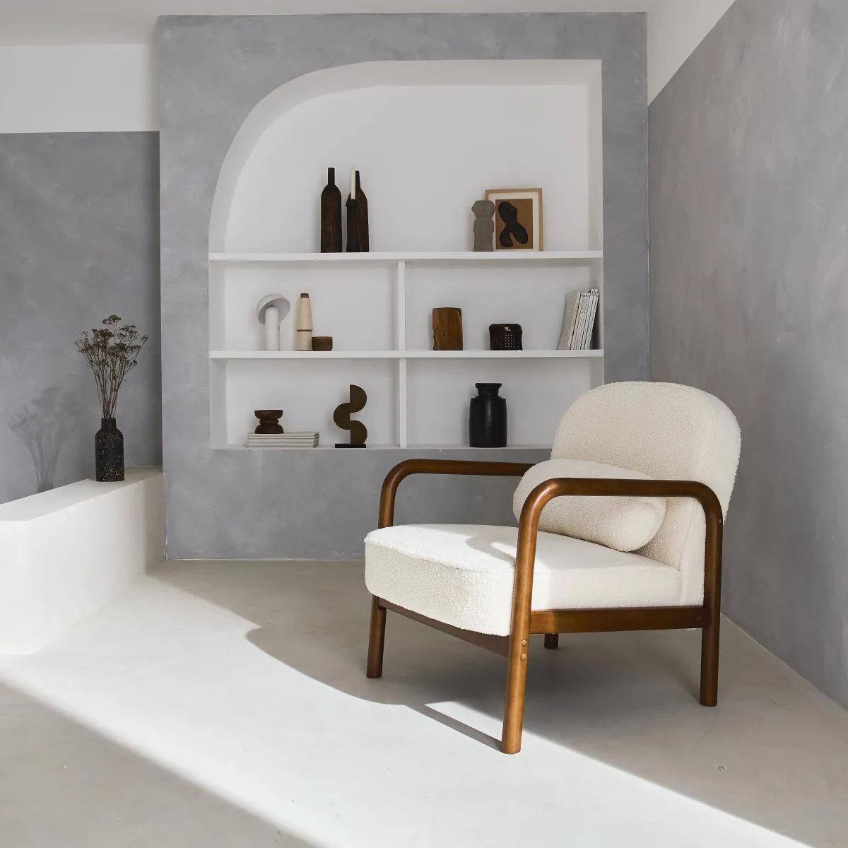 sweeek Poltrona scandinava in legno di hevea tinto noce