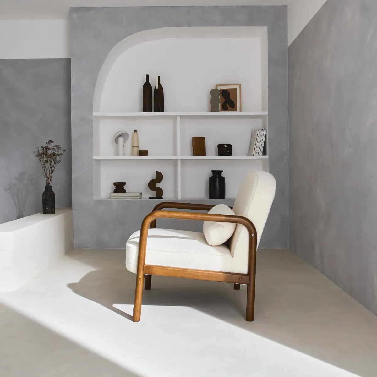 sweeek Poltrona scandinava in legno di hevea tinto noce