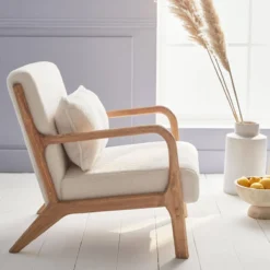 sweeek Poltrona scandinava in legno e tessuto bouclé