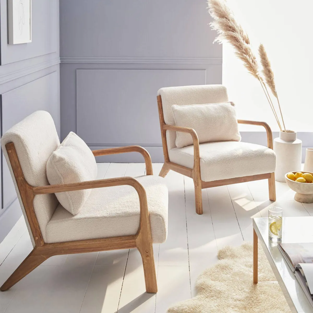 sweeek Poltrona scandinava in legno e tessuto bouclé