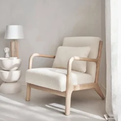 sweeek Poltrona scandinava in legno e tessuto bouclé testurizzato
