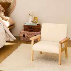sweeek Poltrona scandinava per bambini in tessuto bouclé e legno di hevea