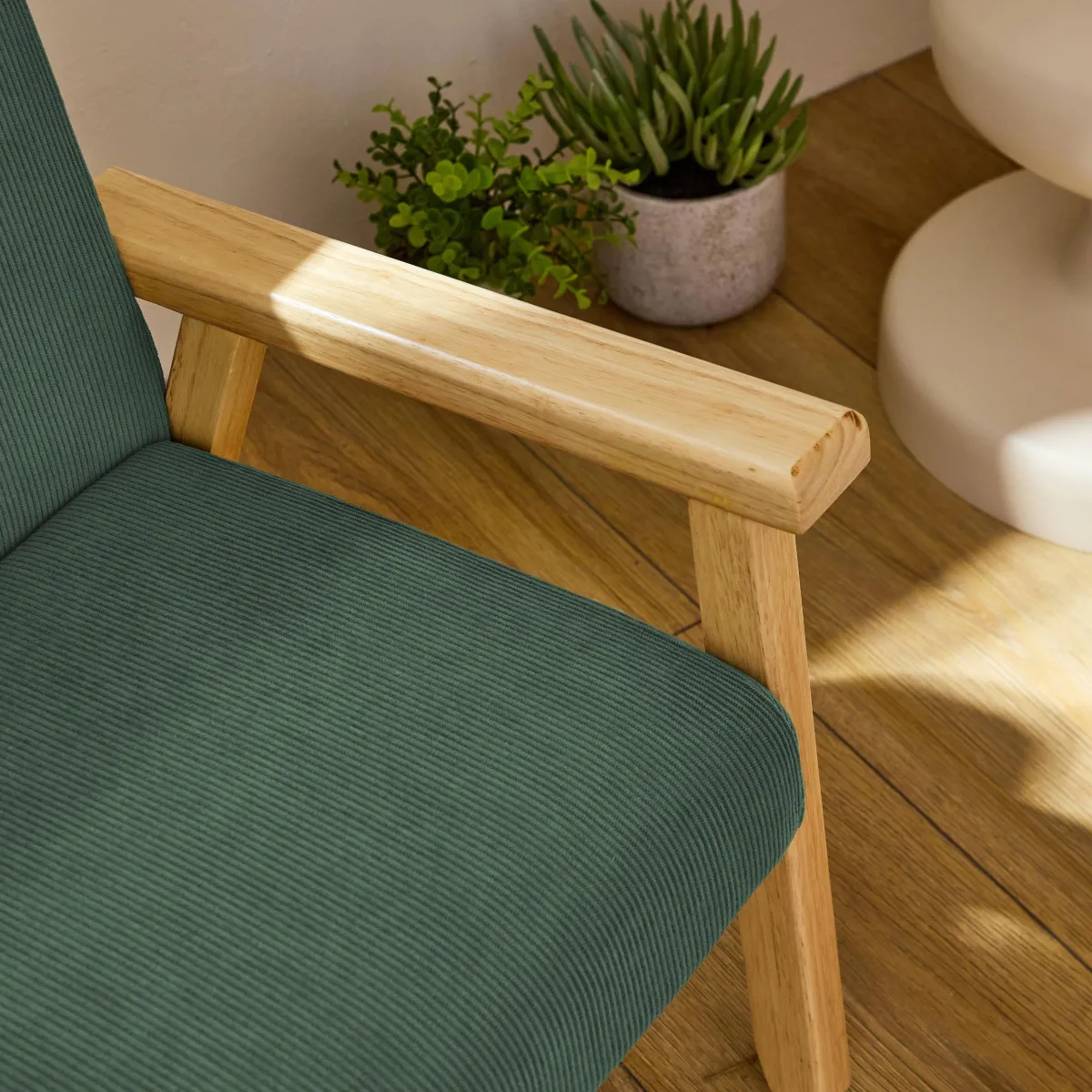 sweeek Poltrona scandinava per bambini in velluto a coste e legno di hevea