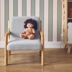 sweeek Poltrona scandinava per bambini in tessuto bouclé e legno
