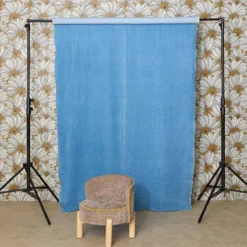 sweeek Poltrona vintage per bambini in tessuto ciniglia e legno di hevea