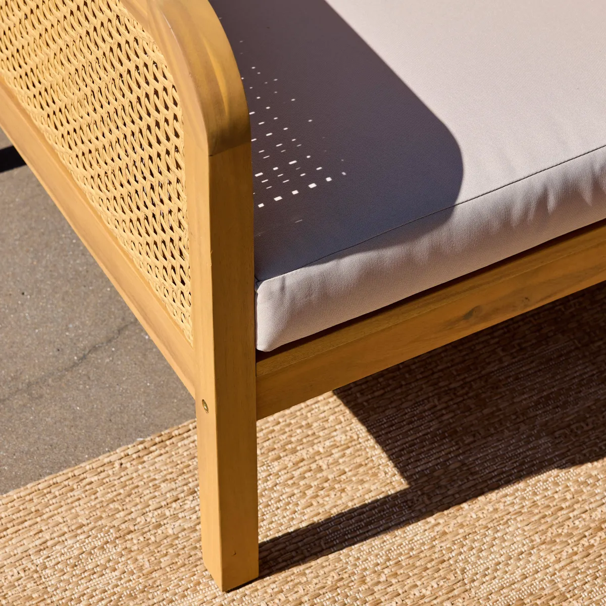 sweeek Salotto da giardino in legno di acacia e canna intrecciata, 4 posti