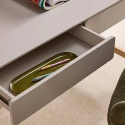 sweeek Scrivania decorata in legno di hevea con 2 cassetti