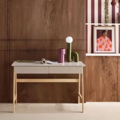 sweeek Scrivania decorata in legno di hevea con 2 cassetti