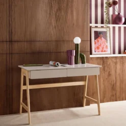sweeek Scrivania decorata in legno di hevea con 2 cassetti