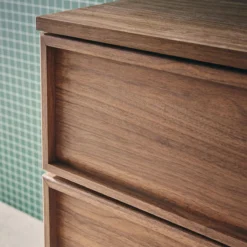 sweeek Scrivania effetto legno con 2 ante e 2 cassetti, 140cm