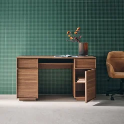 sweeek Scrivania effetto legno con 2 ante e 2 cassetti, 140cm