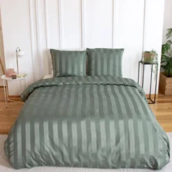 sweeek Set biancheria da letto in poliestere effetto satinato a righe sottili 2 posti verde
