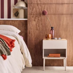 sweeek Set 2 comodini in metallo e decorazione in legno 1 anta 1 vano