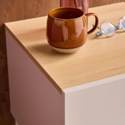 sweeek Set 2 comodini in metallo e decorazione in legno 1 anta 1 vano