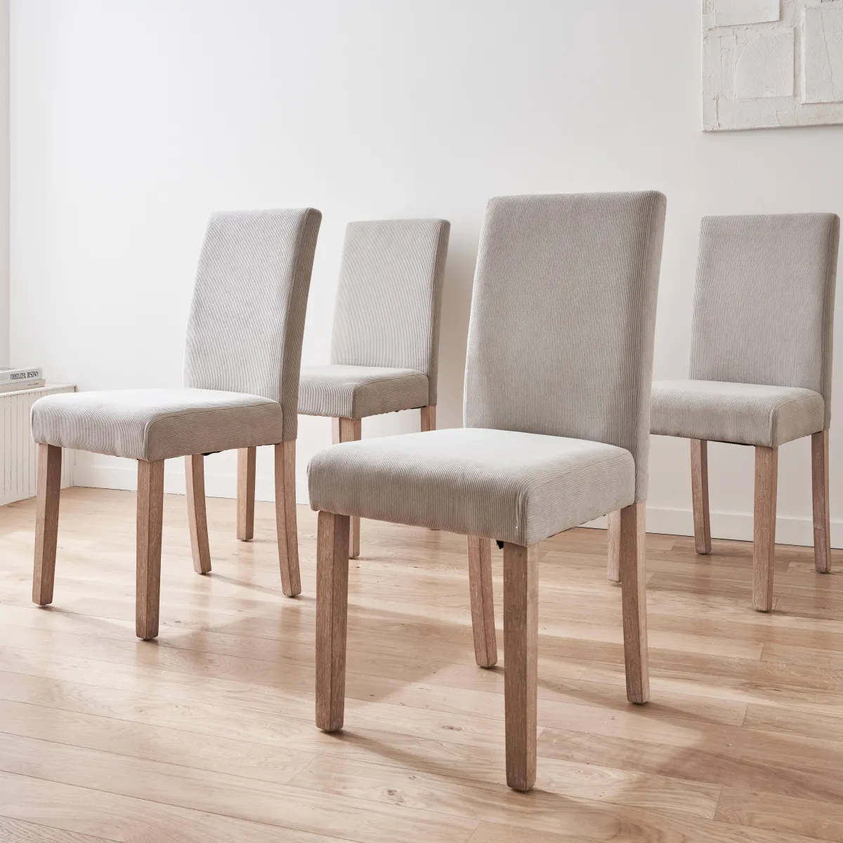 sweeek Set di 4 sedie in velluto a coste con gambe in legno ceruleo