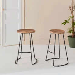 sweeek Set di 2 sgabelli da bar in legno di mango e acciaio, 65cm