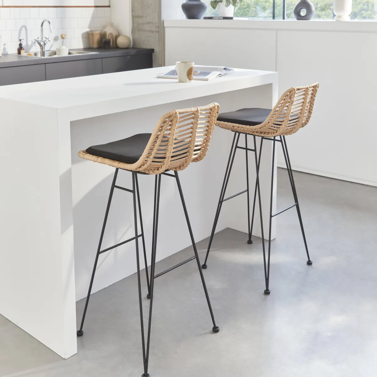 sweeek Set di 2 sgabelli da bar in metallo e rattan