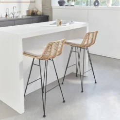 sweeek Set di 2 sgabelli da bar in metallo e rattan, 67cm