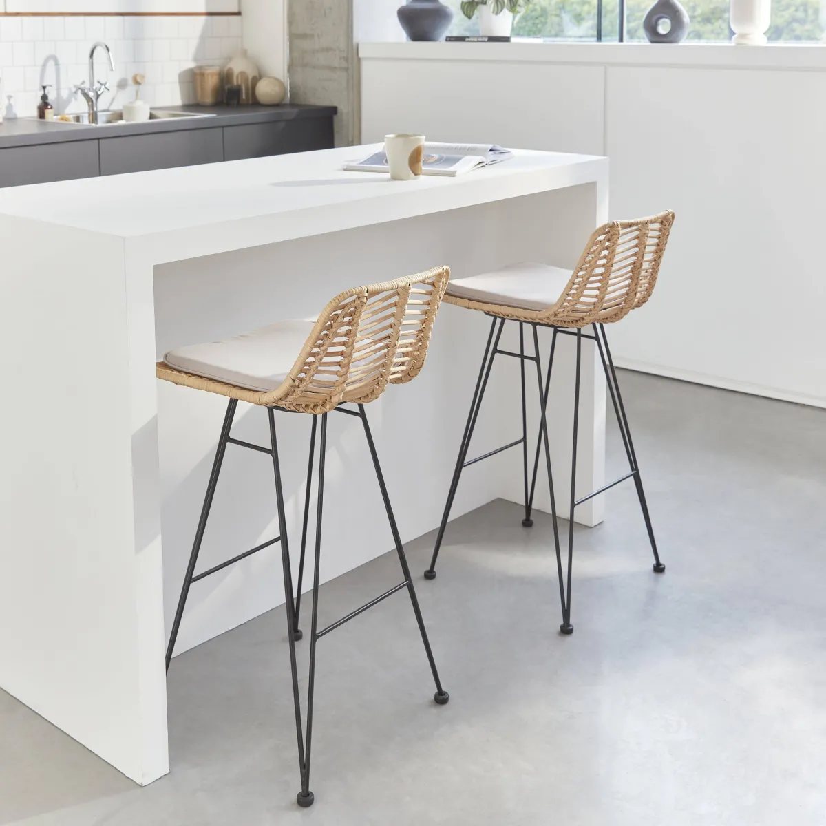 sweeek Set di 2 sgabelli da bar in metallo e rattan, 67cm