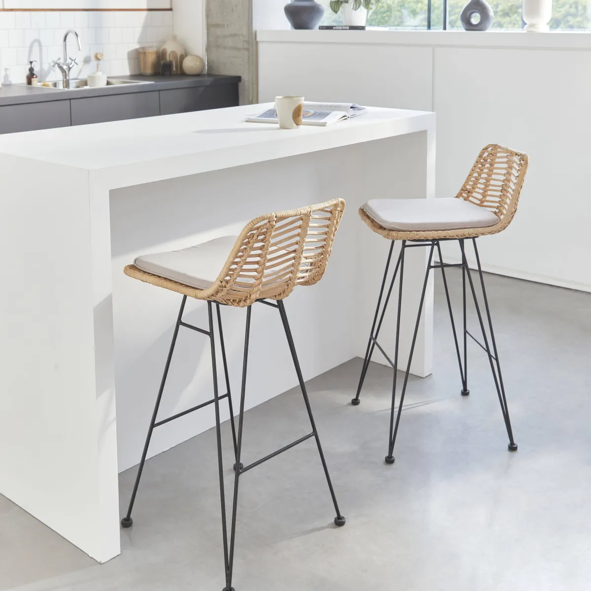 sweeek Set di 2 sgabelli da bar in metallo e rattan, 67cm