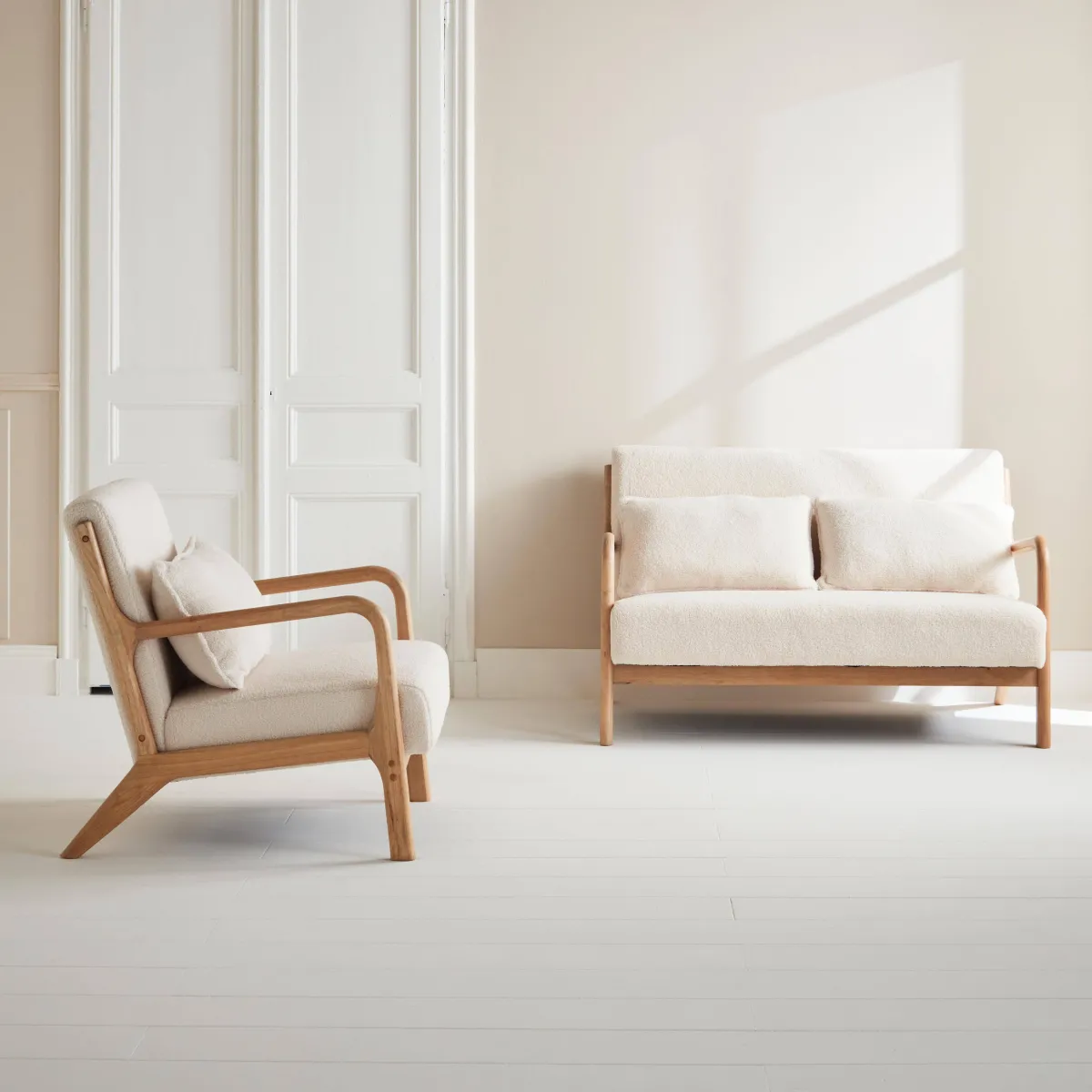sweeek Set panca scandinava 2 posti e poltrona in legno e tessuto bouclé