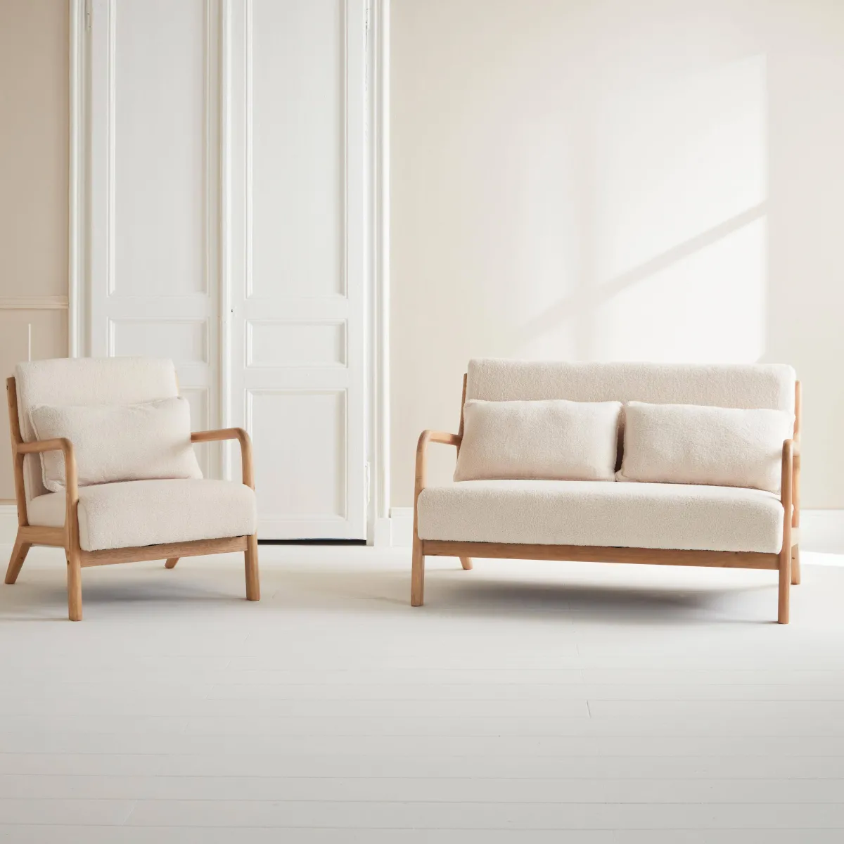 sweeek Set panca scandinava 2 posti e poltrona in legno e tessuto bouclé