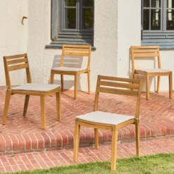 sweeek Set 4 sedie in legno di acacia, impilabili con cuscino
