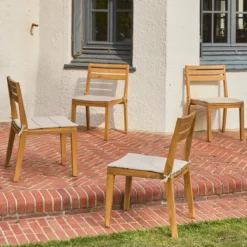 sweeek Set 4 sedie in legno di acacia, impilabili con cuscino