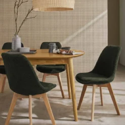 Set 4 sedie scandinave bouclé e gambe in legno