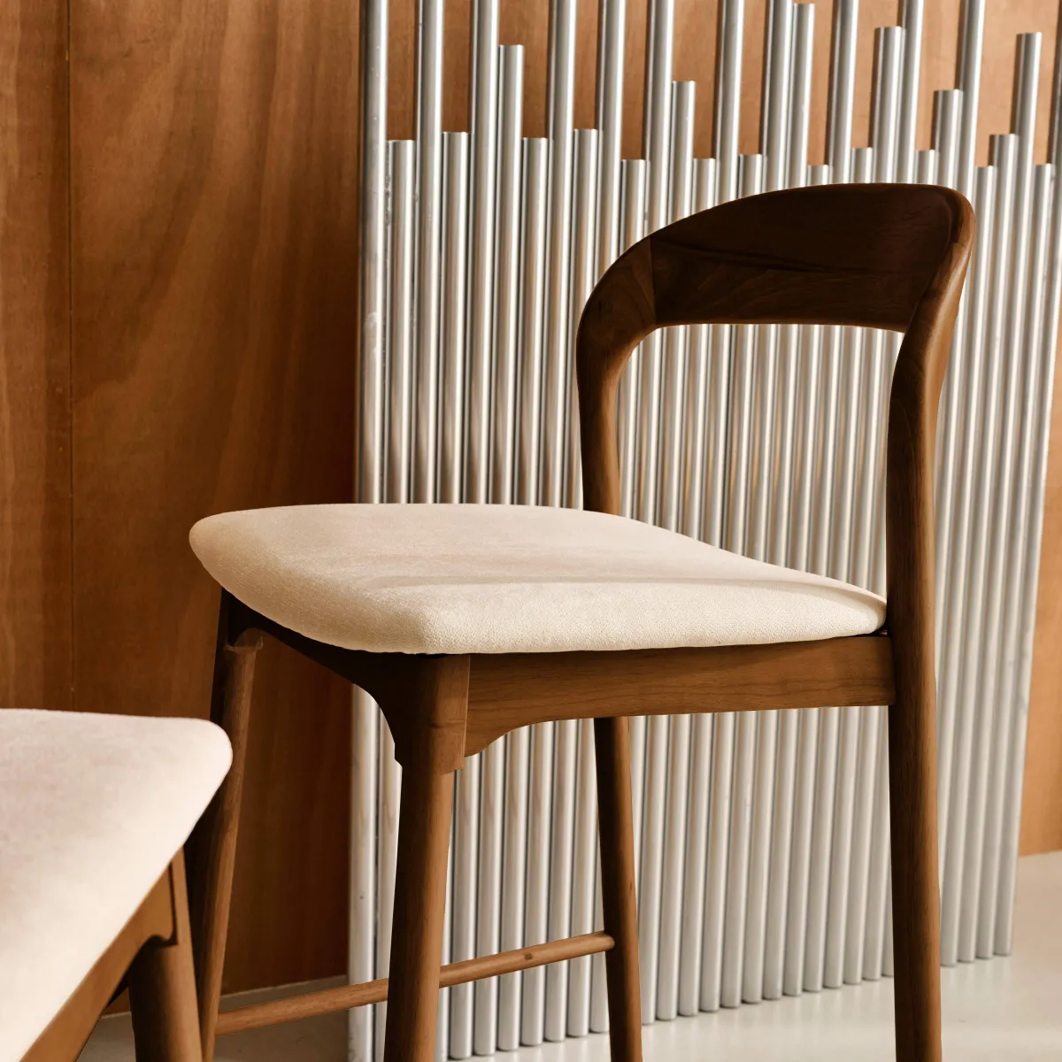 sweeek Set 2 sgabelli da bar vintage in legno di hevea e tessuto