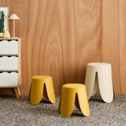 sweeek Set 2 sgabelli impilabili per bambini in bouclé testurizzato