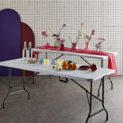 sweeek Set 2 tavoli pieghevoli per eventi in plastica