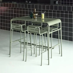 sweeek Set tavolo alto da giardino in acciaio con 4 sgabelli, 120cm