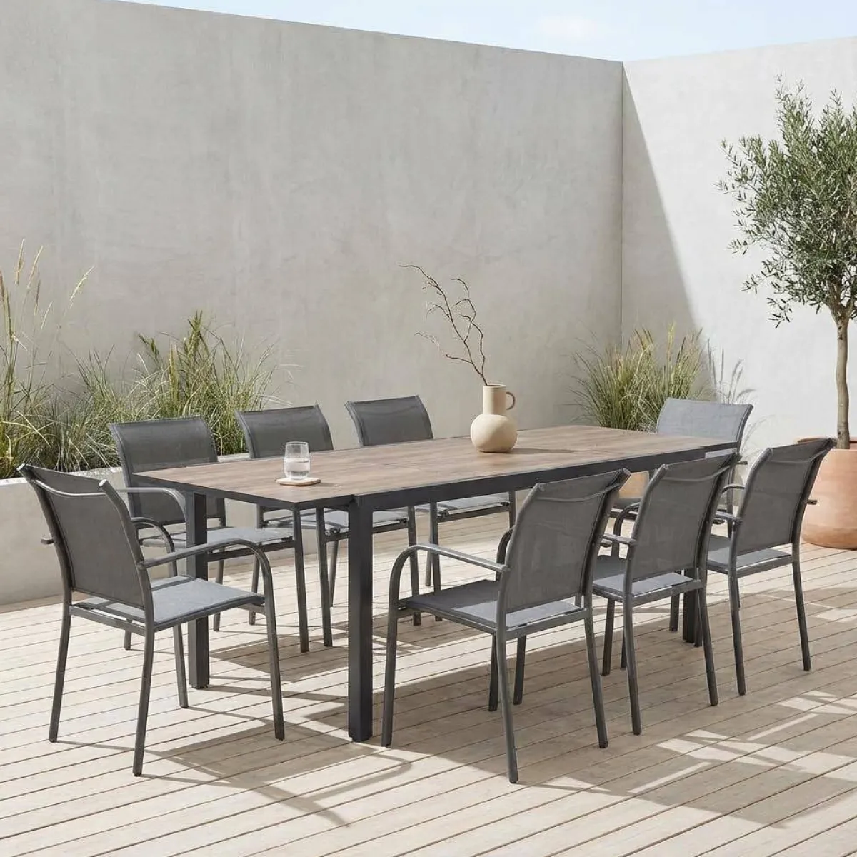 sweeek Set tavolo da giardino allungabile in alluminio effetto legno con 8 sedie